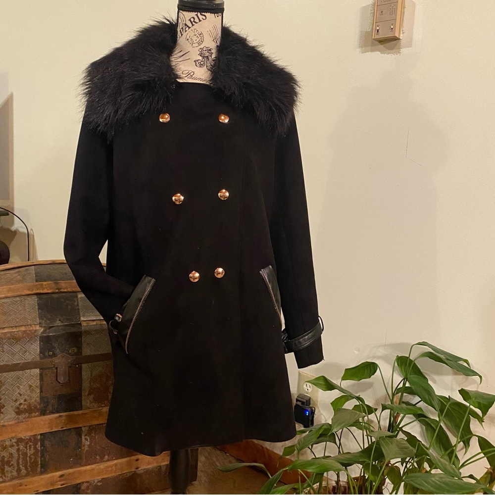 Woman’s Winter Coat Faux Fur Collar Black Size Large